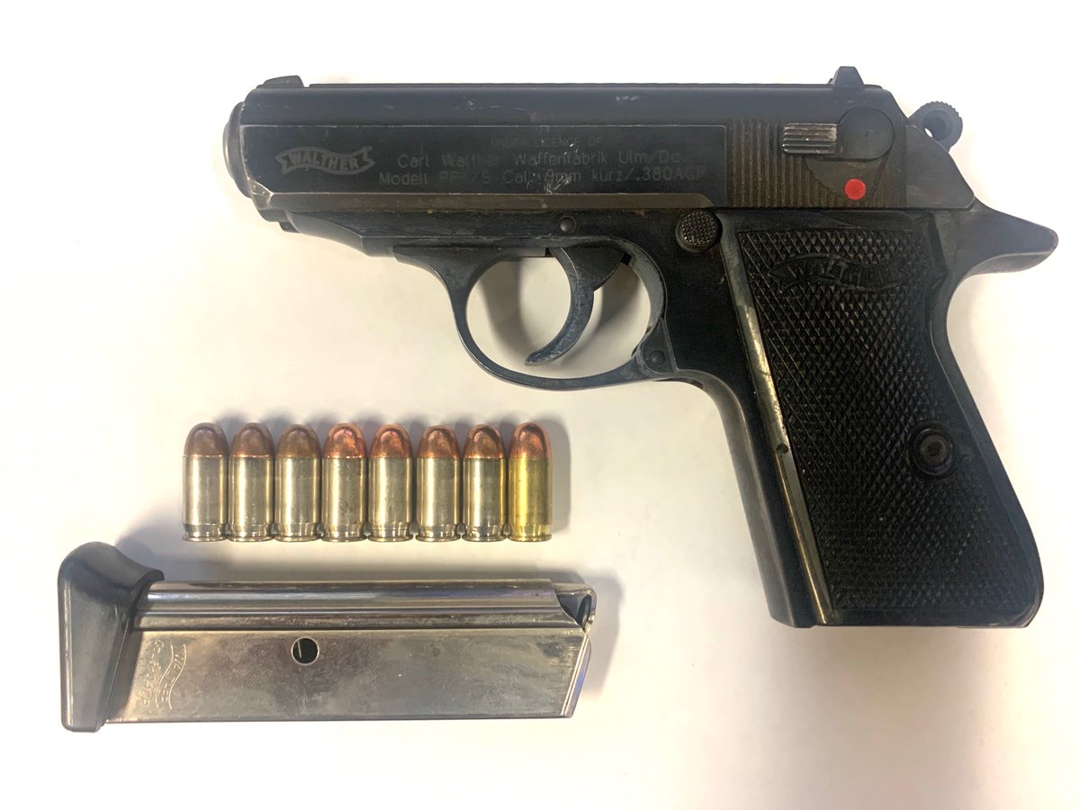 NYPD71Pct's tweet photo. Lastnight, the 71 FIOโs, SRT and NCOโs teamed up for a second night in a row and arrested another 4 individuals with another 4 illegal firearms in an effort to keep guns off our Brooklyn streets. #fourlessguns #crownheights #keepingnycsafe https://t.co/paUyzQ9odN