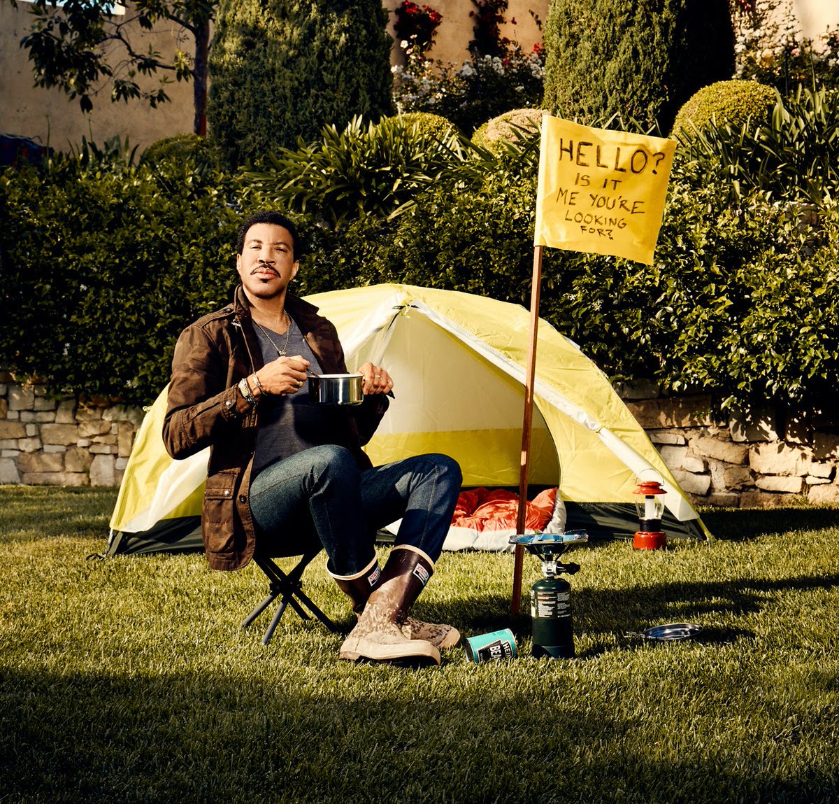 LionelRichie's tweet photo. Hope you’re all taking it easy today! Happy Labor Day! 
📷: @EmilyShur https://t.co/nD5HB7EkrI