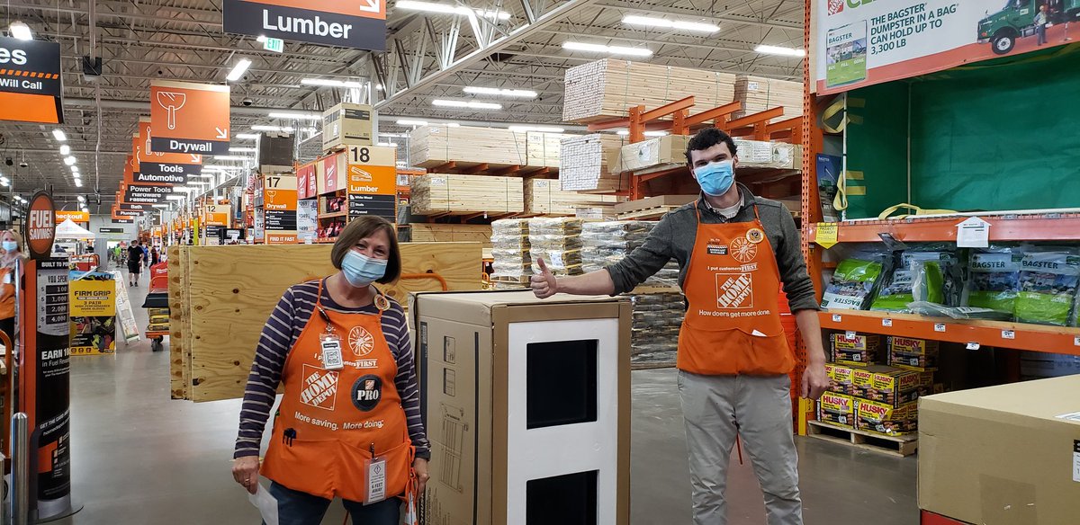 Pro DS Barb recieving a homer award for going above and beyond for our pro customers. She is always helping her peers and the store covering other departments. AWESOME JOB BARB!!! <a href="/mjhertzfeld/">Morgan Hertzfeld</a> @SalineKarrie <a href="/reno/">Reno McCormick</a>