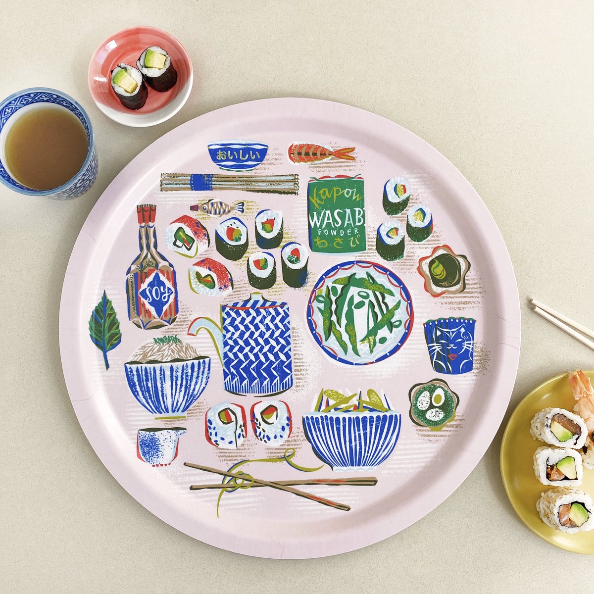 jamida_sweden's tweet photo. Sushi. A brand new design by Asta Barrington featuring a delicious array of Japanese food, artfully arranged with a Maneki-neko 'lucky cat' tea cup and fictional 'Kapow' wasabi powder (because wasabi is powerful stuff). #sushi #sushitime #japanesefood #jamida #pink #tray https://t.co/K9dqQlyJO4