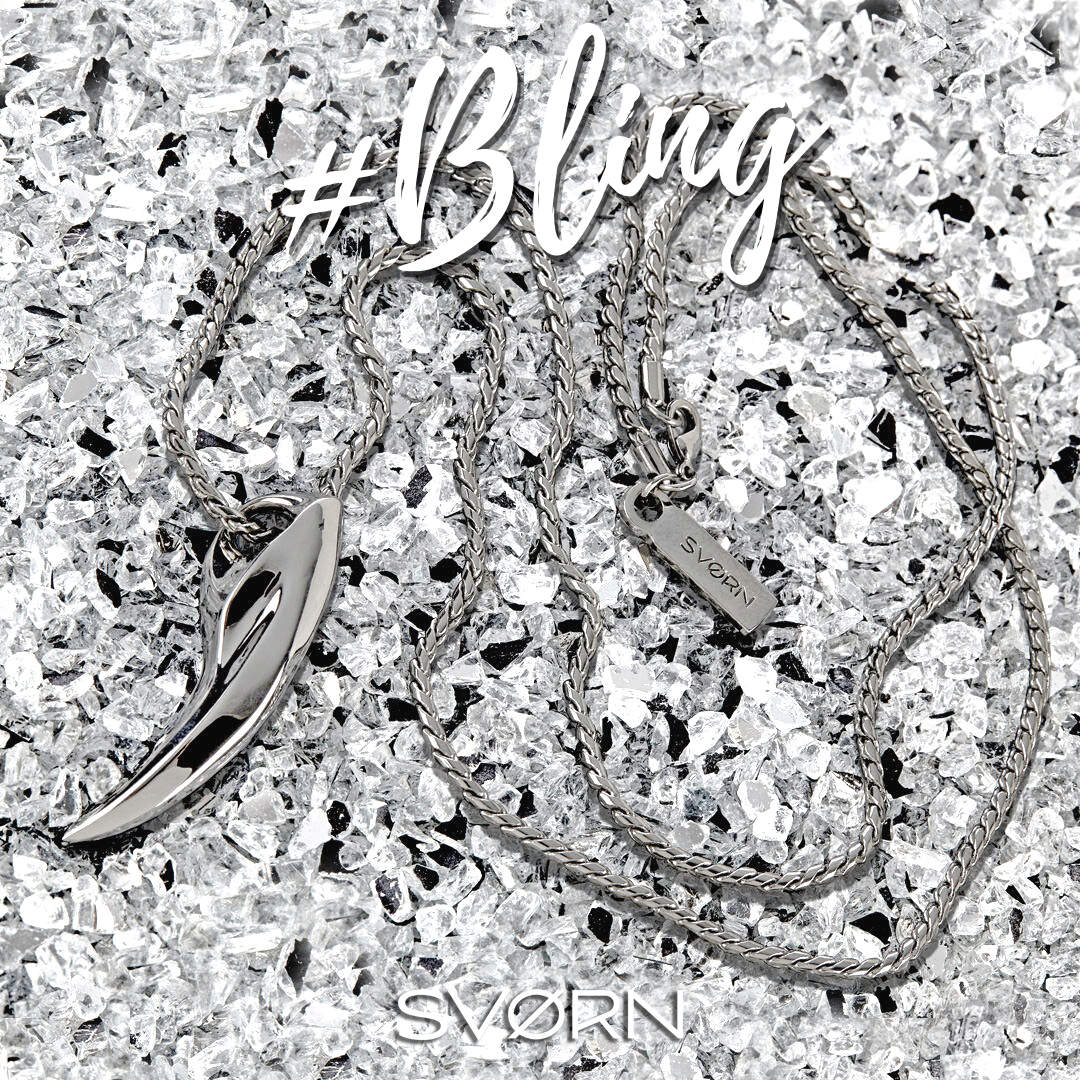 i c e 
► Fenrir pendant necklace in polished Chrome Noir finish:svorn.net/products/fenri…

#bling #jewelry #gift #streetstyle #streetfashion #Accessories #hiphopjewelry #skaterboy #skatergirl #mensjewelry #hypebeast #hypebeaststyle #mensaccessories #bikerjewelry #fangs #wolf