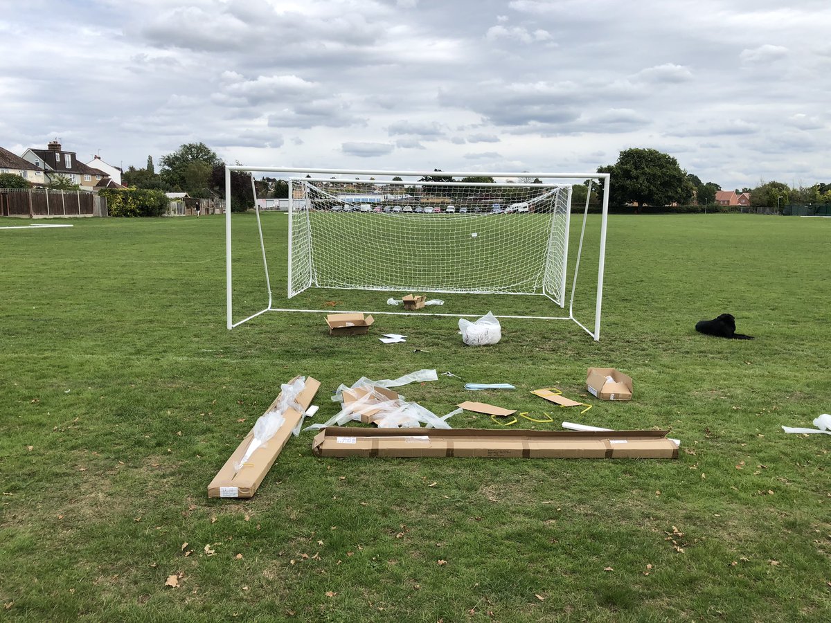 OgilvieSport's tweet photo. @FootballFoundtn @FA new safe 9 v 9 goals . Thank you so much for the funding ! #funding #goalposts #SafetyFirst #brighterfuture @South_ParkFC @SouthParkU12 @SPFCJuniors https://t.co/hu361c9KXV