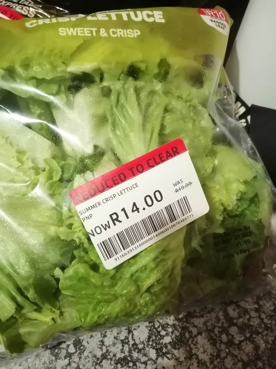 mhlangatpn's tweet photo. Supermarkets always mark-down food items an 1hr or 2hrs before they close.  I always go around 5pm for fresh vegetables and fruits. If they are fresh enough, you can buy and use the next day or 2.

#HealthyEating #FetchYourBody #GirlTalkZA #GirlsTalkZA https://t.co/Q1cBiTJWf3