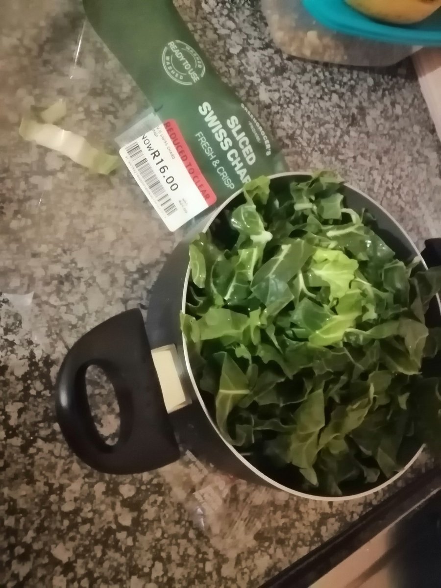 mhlangatpn's tweet photo. Supermarkets always mark-down food items an 1hr or 2hrs before they close.  I always go around 5pm for fresh vegetables and fruits. If they are fresh enough, you can buy and use the next day or 2.

#HealthyEating #FetchYourBody #GirlTalkZA #GirlsTalkZA https://t.co/Q1cBiTJWf3