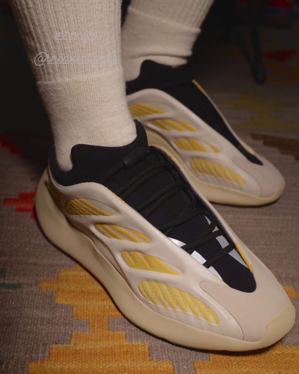 Closer Look at the upcoming adidas Yeezy 700 V3 "Srphym"  https://t.co/Eh90II2O46