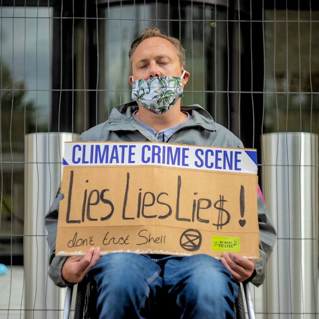 XRLambeth's tweet photo. Join us outside Shell UK HQ - Tues Sept 8,12pm - to call on one of Earth's biggest #fossilfuel polluters to halt its plan for 35 new gas &amp; oil projects by 2025, with 95% of its humongous budget being invested in new gas &amp; oil infrastructure. #ShellTheTruth https://t.co/FJG5KmDpvc https://t.co/1FkEQUOqXL