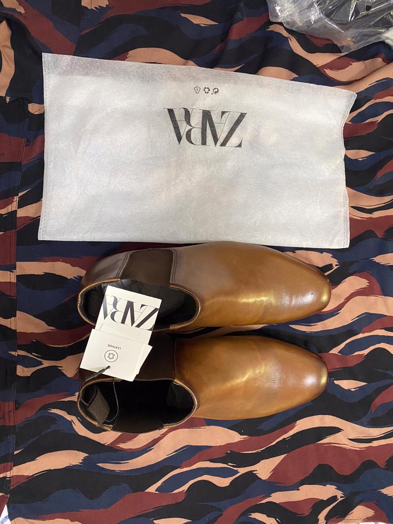 BROWN SOFT LEATHER ZARA ANKLE BOOTS

Available in UK 8 (42)

Price: GHC 400

To  order / enquiries: DM / +233 208 804 544 (Tag stylish men)

#whan #lifestyle #blackmenwithstyle #fashion #mensfashion #dapperman #menswear #menstyle #shoes #leather #mules #sexy #authentic #boots