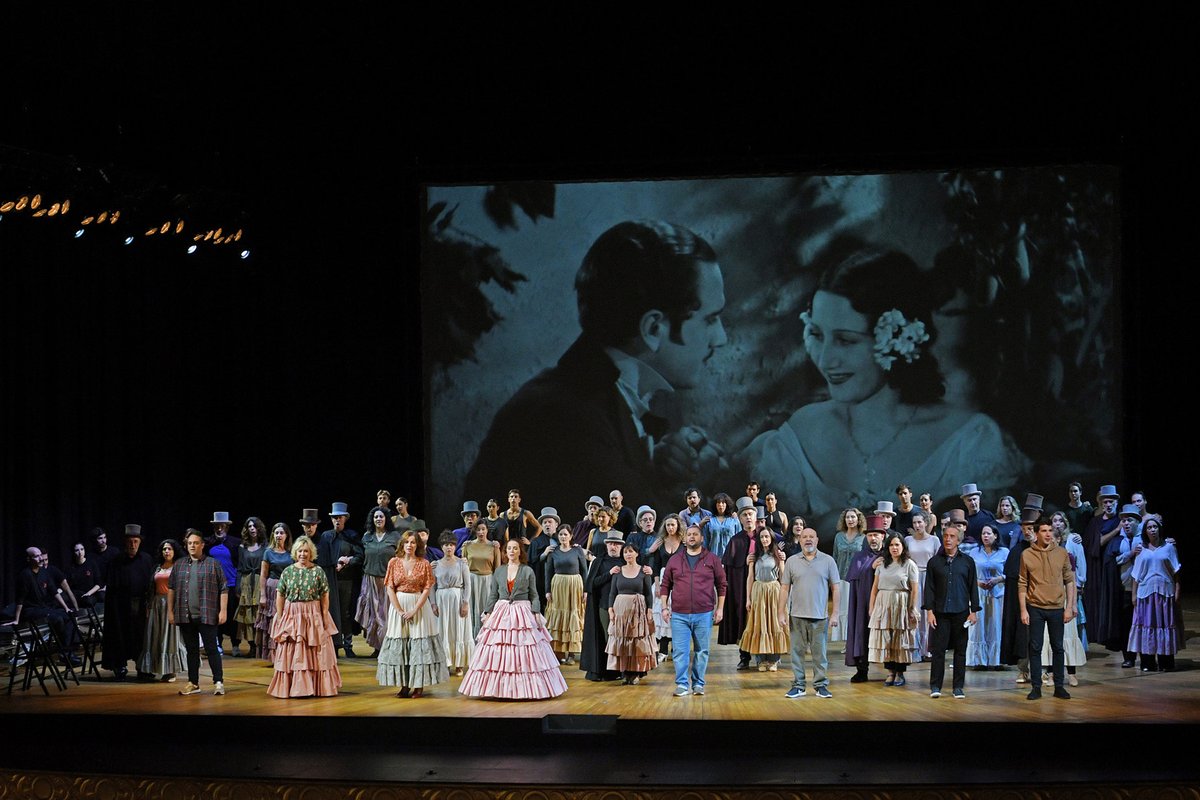 🍎 Mejor espectáculo musical o lírico #PremiosMax2020 

Enhorabuena a todo el equipo de 'Doña Francisquita' capitaneado por Lluís Pasqual en la coproducción de la obra de Vives del <a href="/TeatroZarzuela/">TeatrodelaZarzuela</a> junto al Liceu y <a href="/OperadeLausanne/">Opéra de Lausanne</a>. 

¡Viva la zarzuela! <a href="/PremiosMax/">Premios Max</a>