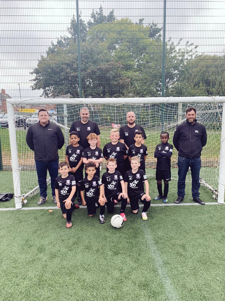 jobby715's tweet photo. Massive thanks to Paul and Rob @ThreeSixty_HQ for there continued generosity and support for Walker Central u9whites. Thank you for their brand new training kits and coats we really appreciate it  great to see companies giving back to local kids  @DaleyB69 @walkercentral88 https://t.co/NcLZtayldT