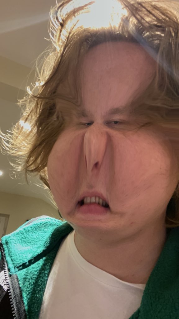 LewisCapaldi's tweet photo. Someone: Lewis capaldi doesn’t need auto tune

Me knowing there’s auto tune on every song on my album: https://t.co/utWtiRawbk