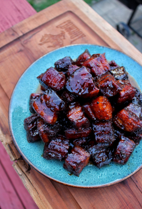 BuffaloTrace's tweet photo. Maple-Bourbon Pork Belly Burnt Ends. Looking for pork nirvana? Let Over The Fire Cooking enlighten you. #BuffaloTrace (IG 📷: overthefirecooking)
--
Recipe: https://t.co/BhbV6bsVag https://t.co/VhEIlDmDFy