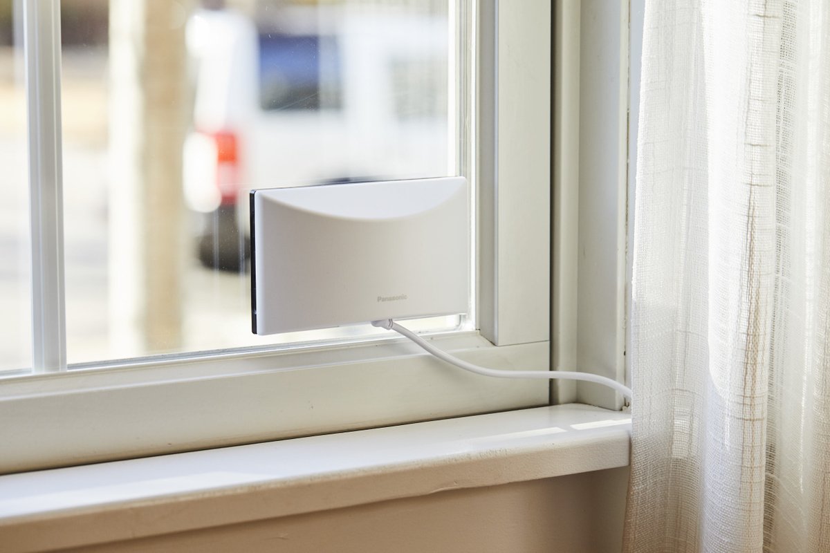 PanasonicNA's tweet photo. What are your #LaborDay plans? Whether you’re barbequing out back or away at the beach, monitor your home with #HomeHawk WINDOW. https://t.co/3sSBwbRMth https://t.co/Jqj5XIN68M