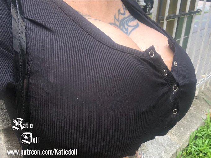 Katie Doll Plastic's pics and videos - EhV15LeXkAY2BQR jpg:small