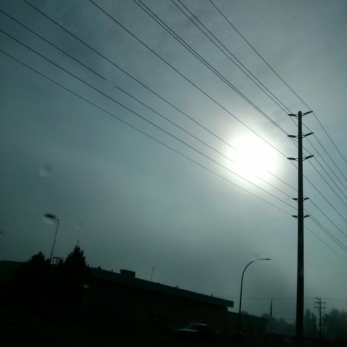 AwaketoDeceit's tweet photo. What in the SUN??
I noticed the odd shape in these particular shots...(from September 4) Bulging at the bottom right side!!!
#skywatchers #canada manufactured #skies #clouds #geoengineering #synlight #Sunsimulator https://t.co/AoBAjJ9IuD