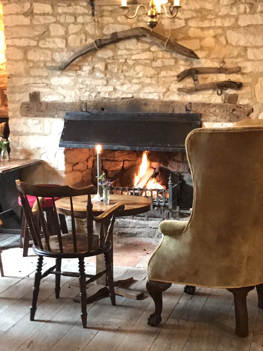 Tracie_a's tweet photo. First full day of our #staycation in the #Cotswolds getting #outdoors and loving it, #publunch included obvs https://t.co/kMNYr2vf8x