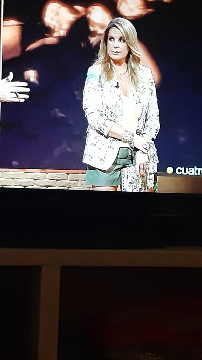 sofinthesky1's tweet photo. @carmenporter_  ibas guapísima ayer en el programa!!! Se te echaba de menos!!! https://t.co/TVh9H8SDYS