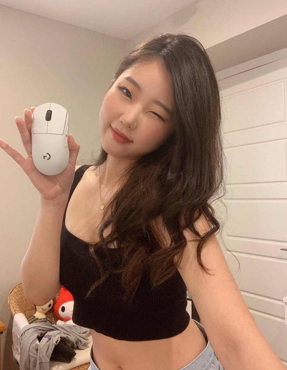 jessicahkim's tweet image. ⭐️CUSTOM LOGITECH GPRO WIRELESS GIVEAWAY!⭐️

Going to be giving away 2 custom designed @LogitechG Pro Wireless gaming mice from
@ColorWare

To enter, all you have to do is:
-Follow me
-Follow @ColorWare
-Retweet this post &amp;amp; tag a friend!

Winner will be announced September 16th