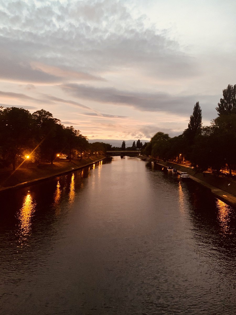 York this evening after a fab dinner out at the Star ⭐️ in the City with my boys 😎 #lendalbridge