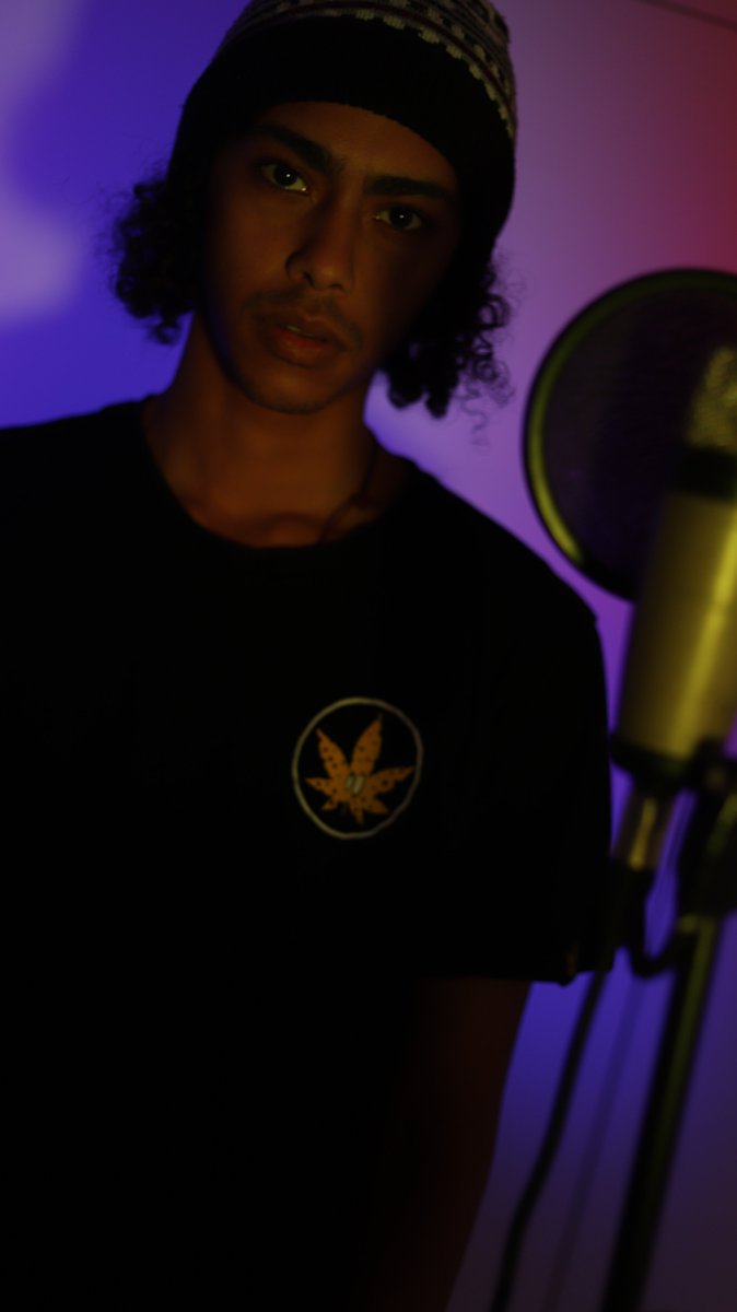 Sponz19's tweet photo. I do not care what the ends is
Fuck who’s in fashion
I do not care what the trend is

#kaas #fashion #kaappaan #npg https://t.co/qiPgtq7quf