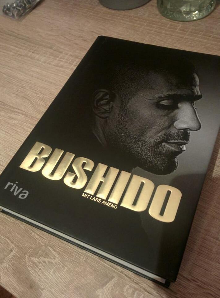 Flizzy85757's tweet photo. @rivaverlag @bushido @FLER 
Ich hätte gerne mein Geld zurück. Wurde mir damals als Biographie verkauft und nicht als Märchenbuch. 🤣🤣🤣 https://t.co/A3WF2eRQEm