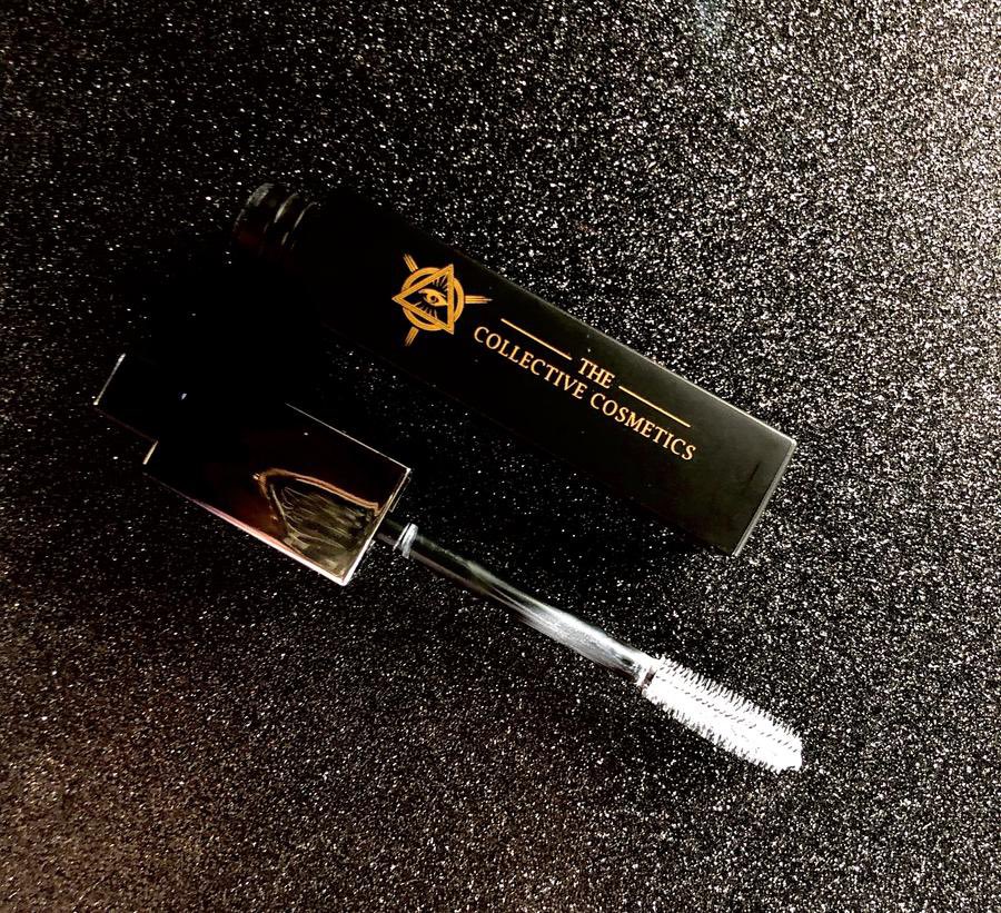 CollectiveCosme's tweet photo. Our newest ‘Twisted Mascara’, available in 10 stunning colours, featuring:
• Vegan 
• Cruelty Free
• Adjustable Wand with Twist Button 
• Waterproof 
• Lengthening 
• Non Clumping 

Get yours today at https://t.co/Bgf21vTOxb 

#indiebeauty #mascara #vegan https://t.co/ZFaLWyfoyW