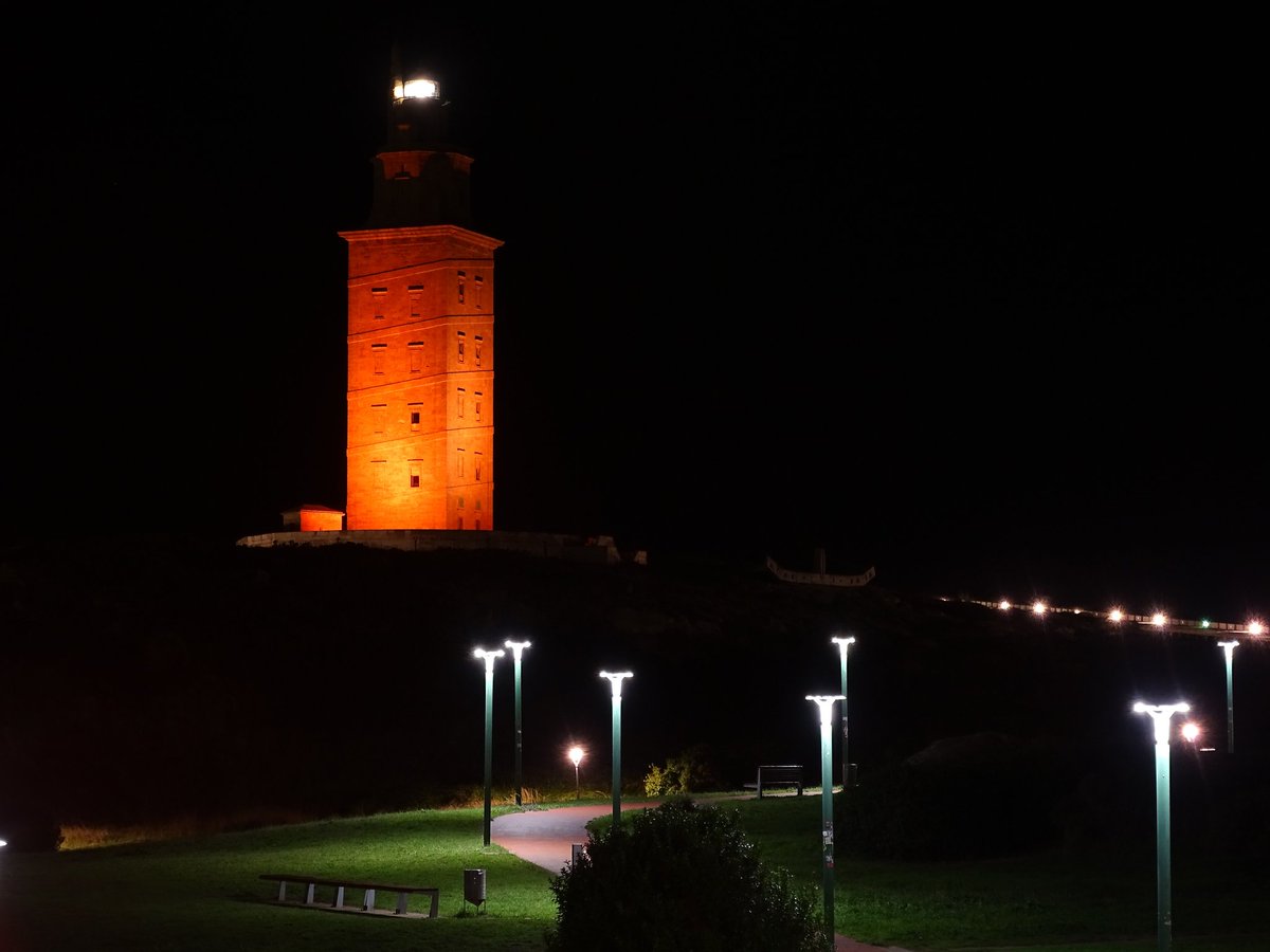 #Coruña - Esta noche la Torre de Hércules se ilumina de rojo con motivo del #DíaMundialPorLaConcienciaciónDuchenne

#TodosSomosDuchenneBecker
#DuchenneAwarenessDay
#WDAD2020
#Duchenne
#Becker