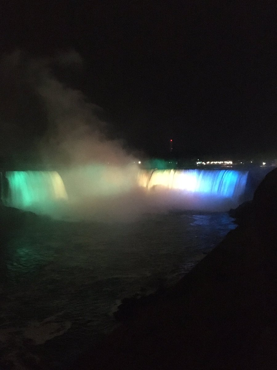 GvgProductions's tweet photo. Maple here, back from the falls! :D https://t.co/xb36zUA1um