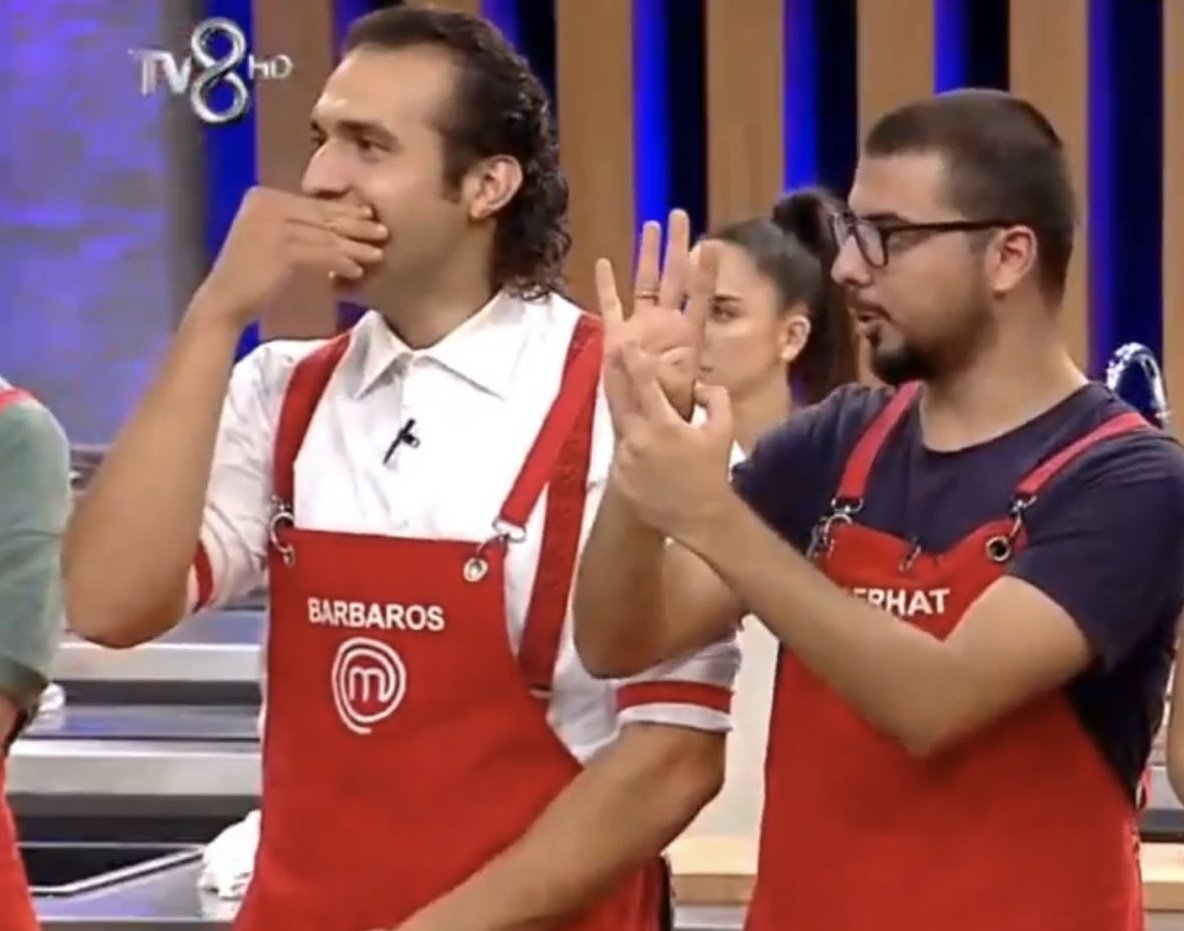 #mastercheftuerkiye Serhat ve Barbarosu al takımına bırak karşı takımın pskolojisini bozsunlar.Sonra onlar dalaşırken bu ikisi yemek yapsın. Asla kaptanda olamıyolar kimsede demiyo neden. Adamlar yürüyen özgüven ya.