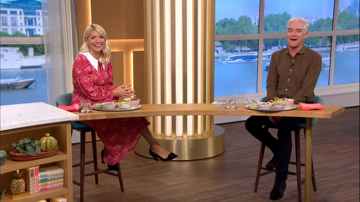 hollywillslove's tweet photo. Probably wasnโt the best idea to follow nudity with cookery...
@hollywills: โWhat perfect way to follow that than with a cheeky kebabโ ๐ข๐๐คฃ๐๐คฃ #whataline #quickoffthemark #ThisMorning https://t.co/R8xCTwP2e3