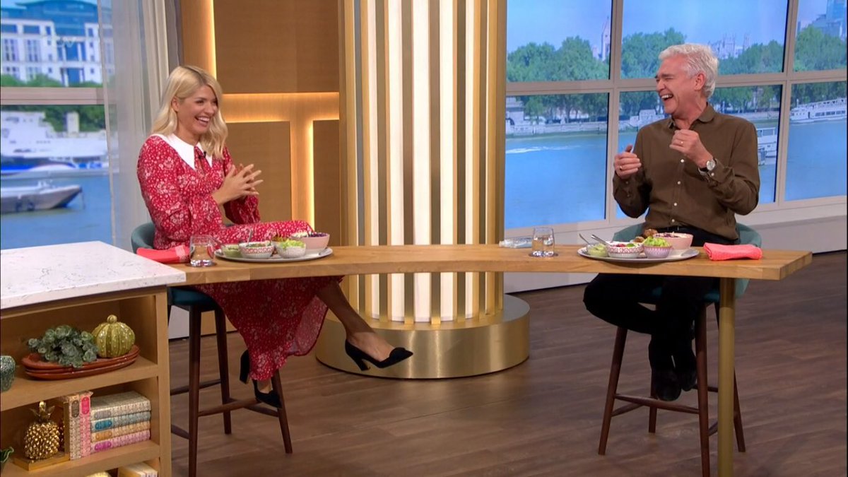 hollywillslove's tweet photo. Probably wasnโt the best idea to follow nudity with cookery...
@hollywills: โWhat perfect way to follow that than with a cheeky kebabโ ๐ข๐๐คฃ๐๐คฃ #whataline #quickoffthemark #ThisMorning https://t.co/R8xCTwP2e3