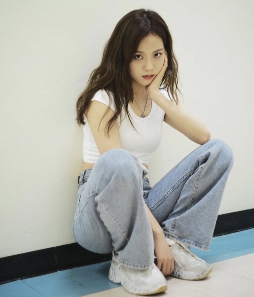 jisoo pics tweet media
