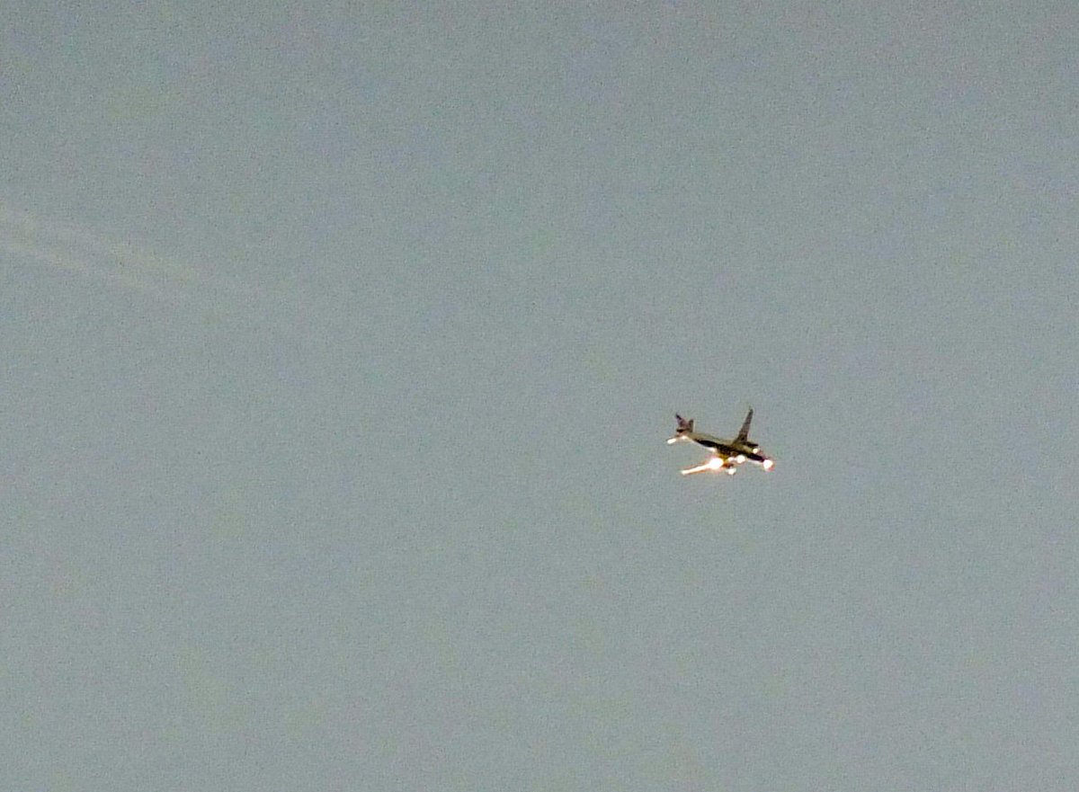 aviationathan's tweet photo. Next few uploads are from the Fujifilm pocket camera taken at late evenings and sunsets... the first being #BritishAirways #AirbusA320 G-EUYO as #BA1458 from #London #Heathrow to #Edinburgh 4th September. #Airbus #avgeek #potn #planespotting https://t.co/uQT7jTRPro