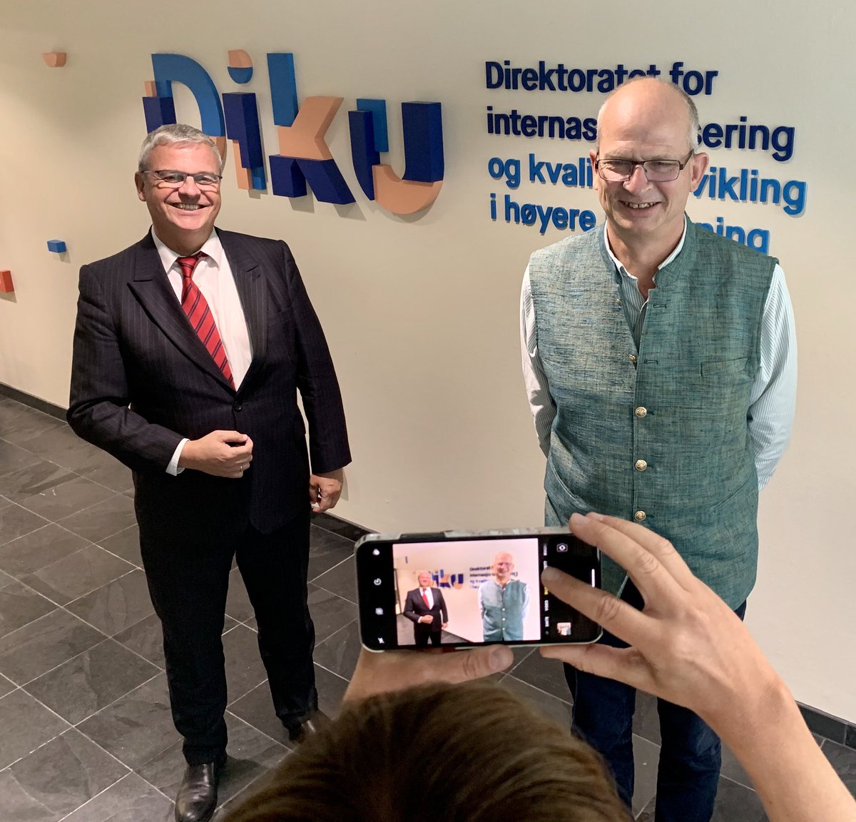 MaanSidhu's tweet photo. Møte med Diku i Bergen, Norges ambassadør til India, Hans Jacob Frydenlund og direktør Harald Nybølet #internasjonalisering #kvalitetsutvikling #forskning #IndiaNorway2030 #innovasjon #Studentmobilitet #Capacitybuild #høyereutdanning @Dikunytt @norwayinindia @FrydenlundHans https://t.co/kR9bTj4Wwi