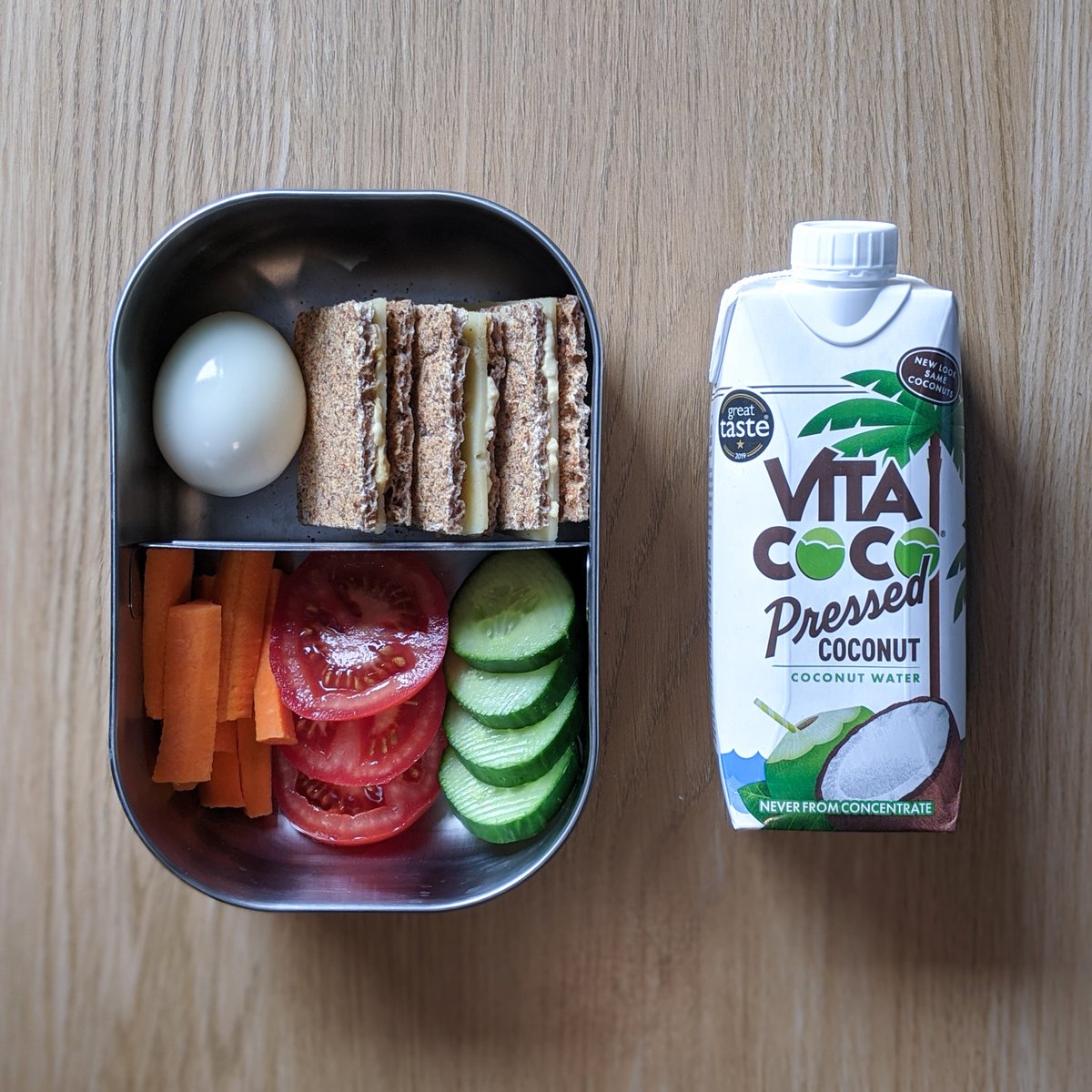 VitaCocoUK's tweet photo. Struggling for packed lunch ideas? ...At least the drink is an easy choice ๐คฃ Head back to school the right way with a vit C packed Vita Coco in the lunch box for yourself or your little ones! ๐ฆ #PoweredByCoconuts https://t.co/kxDNKY4Vgi