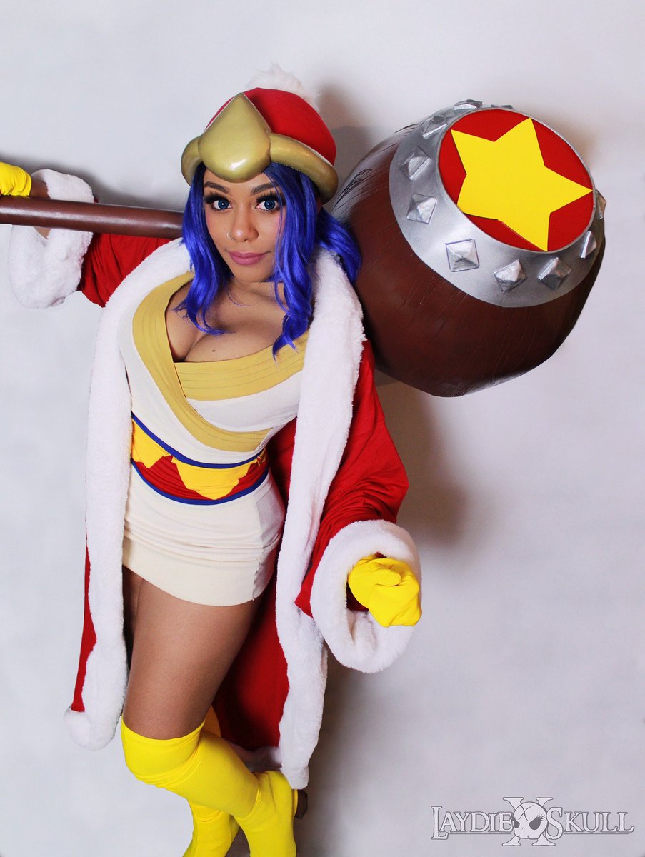 MagicCosplay's tweet photo. #KingDedede de #Nintendo
Cosplayer: @LaydiexSkull
#cosplay #cosplayergirl #game #gamergirl #kingdedede #reydedede #kingdededecosplay #kirby #femaleversion #femaleversioncosplay #videojuegos #videogames https://t.co/cQ263DxlXO