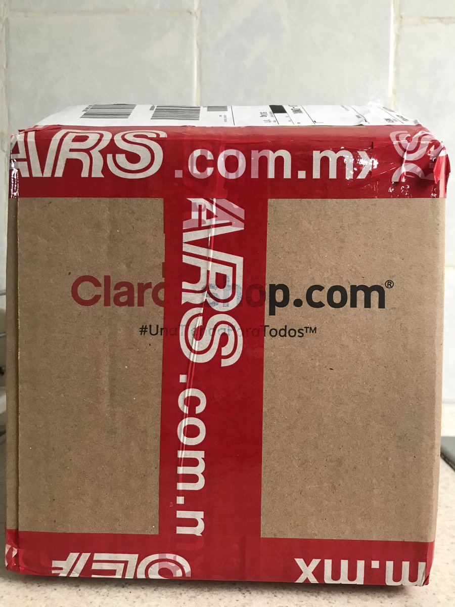 chapatoi's tweet photo. Amigos, mucho cuidado con las compras por internet. Nos acaba de pasar esto. Compramos un iPhone SE en @searsmexico hoy llegó el paquete y esto es lo que venía adentro (no es broma!) la única respuesta que dan es que mandes un mail para que hagan la investigación.
@Profeco ayuda https://t.co/gWPQ1Nu25N