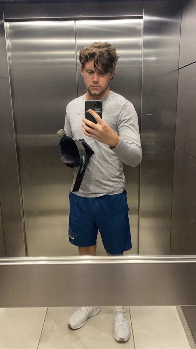 lipstylesdrunk's tweet photo. 07/09/2020

o dia que fui esmurrada em dose dupla por niall horan e se ele quiser continuar os socos num vo reclamar né rs https://t.co/Gr5tw4Bci1