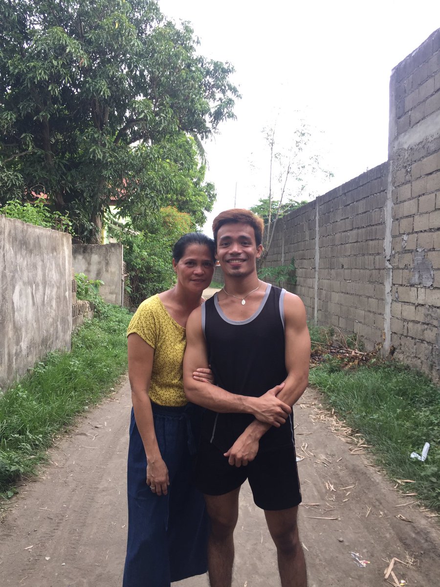 Owalicious101's tweet photo. Ngayon ko nalang ulit kayo nakasama sa picture ❤️😘 mga taong nagmamahal sa akin ng totoo at tumanggap ng kung sino ako 😊 https://t.co/YUzaPqWAzQ