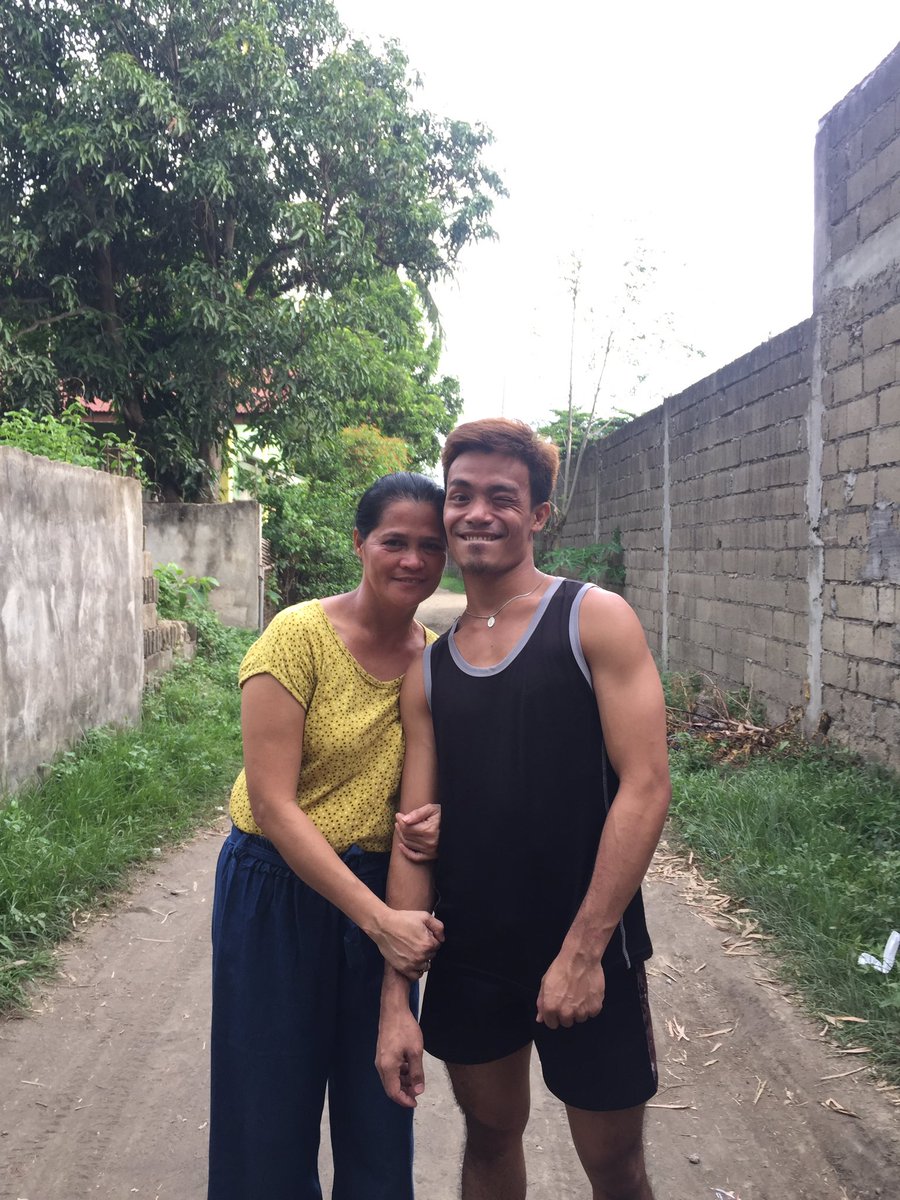 Owalicious101's tweet photo. Ngayon ko nalang ulit kayo nakasama sa picture ❤️😘 mga taong nagmamahal sa akin ng totoo at tumanggap ng kung sino ako 😊 https://t.co/YUzaPqWAzQ