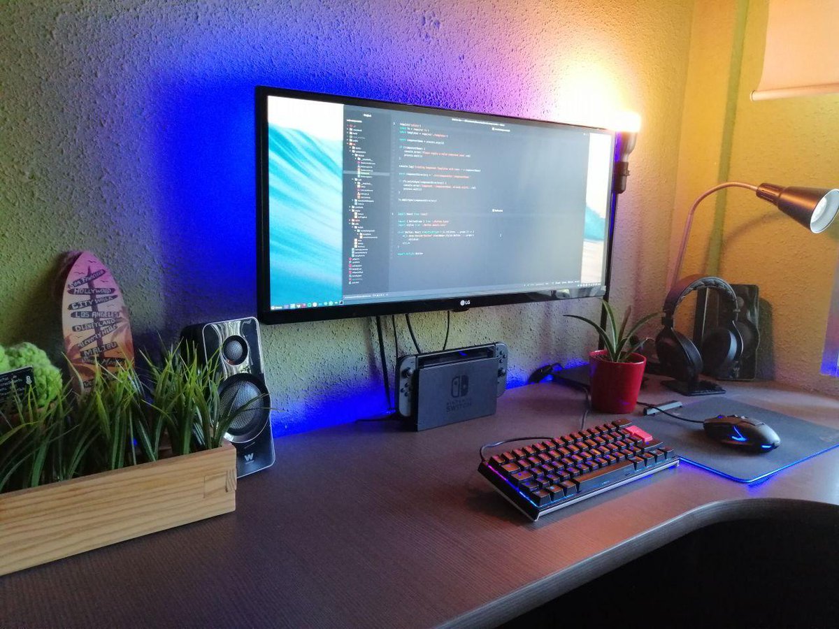 bewanted_latam's tweet photo. #FelizLunes a todxs! Queremos enseñar algunos rincones desde donde trabajamos, tanto en casa como en la #oficina. Producto (programador), Diseño y 2 de Marketing. ¡A ver si adivinas qué dpto trabaja en cada lugar! 🧐¡Presúmenos el tuyo! #empleo #bewanted #BeginWithUs #homeoffice https://t.co/iltf5DmSTU