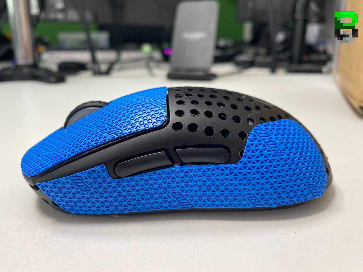 Beardedb0b's tweet photo. The most modded Logitech G Pro Wireless Mouse out there.

Full list
Pwnage Ultra Wheel
Kailh Red Encoder
Kailh Red mains
Kailh Side Buttons
Battery Mod
Full Stage 3 Weight Reduction (57g)
Lizard Skins DSP Tape (2g)

@LogitechG @KailhSwitch @lizard_skins #bbmods #beardedbob https://t.co/SY9SZtPkFv
