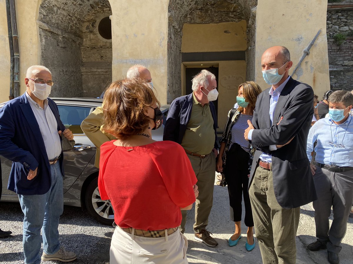 elenabonetti's tweet photo. Questo pomeriggio sono tornata a Genova con la bravissima @RaffaellaPaita, che ha fatto un lavoro serio e tenace su un nodo fondamentale per il futuro della Liguria, quello delle infrastrutture. Con lei ho incontrato il @ceisgenova https://t.co/bKk75t7szf https://t.co/jch4b2Vn92