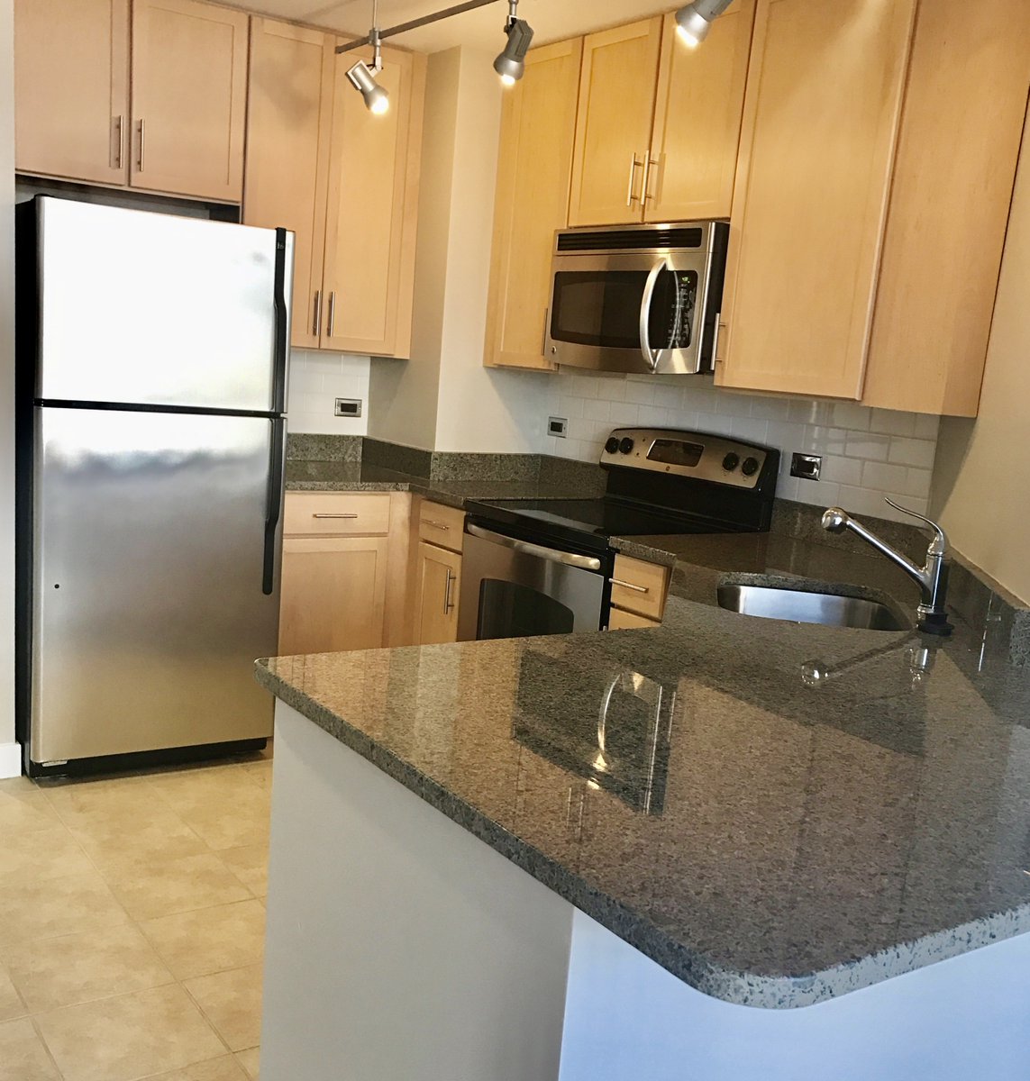 YaleWestApts's tweet photo. Soak in all the MTV Triangle has to offer in one of our studio homes! 

If you are looking for a home that feels spacious, has ample closet space and has a killer view then make sure to check out our 22nd tier studio homes. To schedule a tour give us a call at (202)-969-8549. https://t.co/Fg8UHcJwZ8
