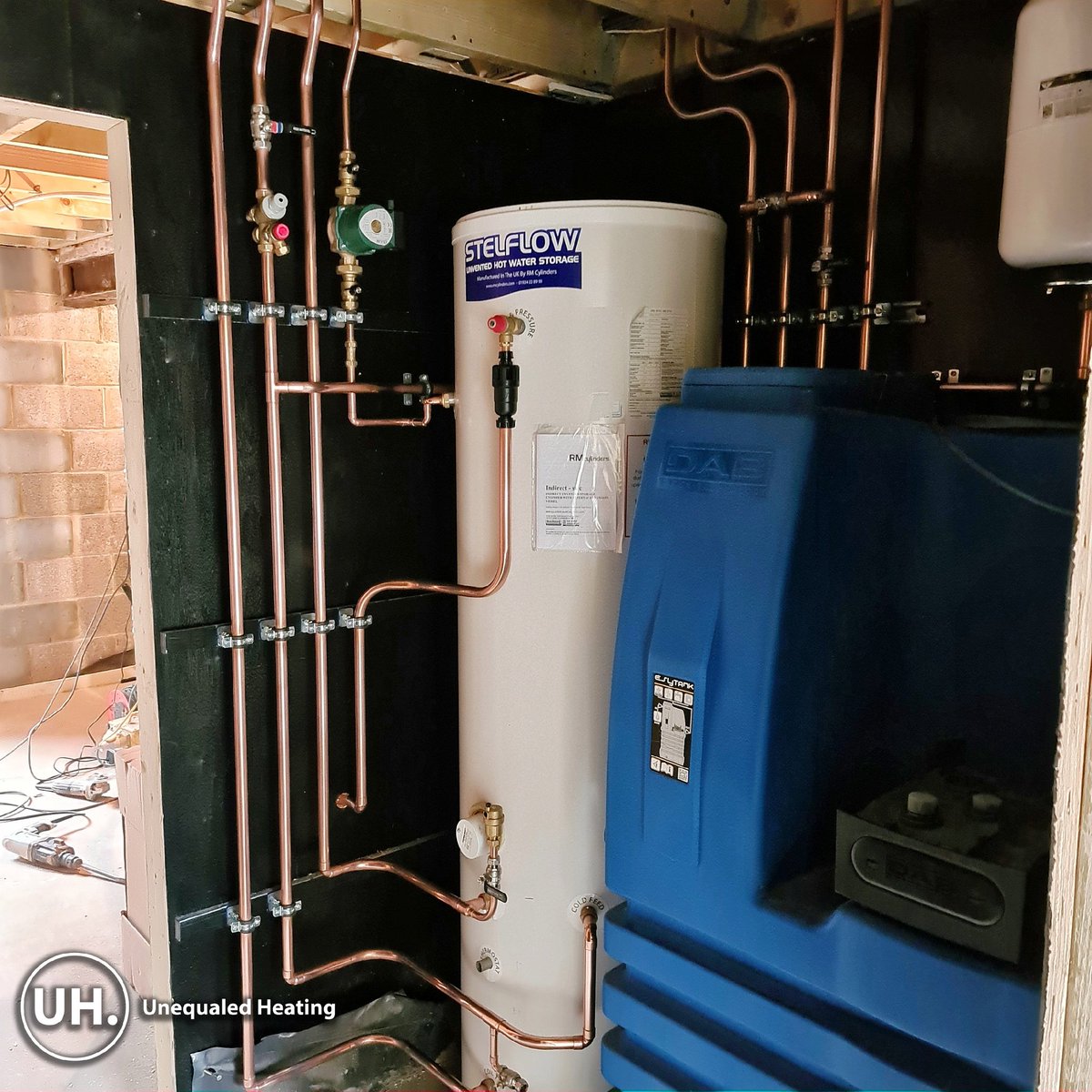 Couple of shots from the on going Wimbledon project. Work in progress.

Hopefully get over there next week to relocate the boiler and complete the changeover 👌🏻

#plumber #plumbersworld #onthetools #craftsmanship #londonplumber  #tradesman #refurbishment #renovation #pipeperfect