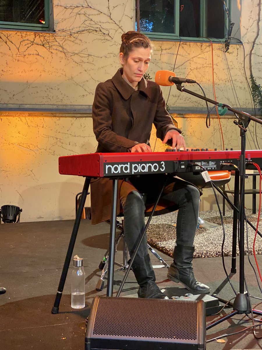 gerd_armbruster's tweet photo. #AlinCoen bei #Radioeins live bei Sommergarten aus dem #Frannz. klingt nach mehr ... 👍😀 https://t.co/woLPGbmmCM
