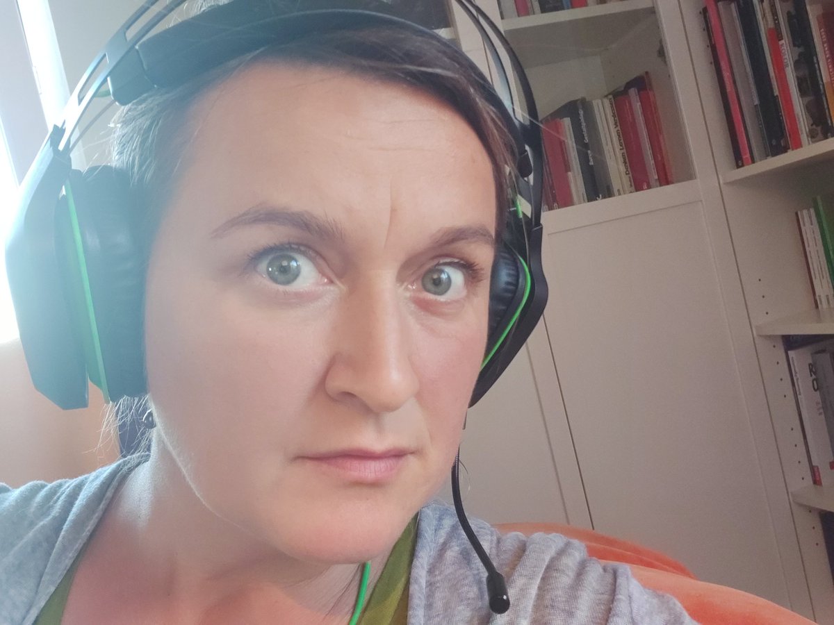 alles_agna's tweet photo. @StefanieLudes Ok.
Jetzt geht um authentische Erzählungen und ethische Problemstellungen mit @StoryAtCologne
#socialbar #eventtwittern
@socialbar_bonn
Hier: ein "authentisches" Foto 🤨 https://t.co/ZEqwXEXMOs