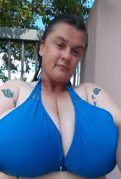 Getting some pool time in today. https://t.co/Gb3A4mwX8i<a href="/tag/throwback"class="tags"><span>#throwback</span></a><a href="/tag/tittytuesday"class="tags"><span>#tittytuesday</span></a>