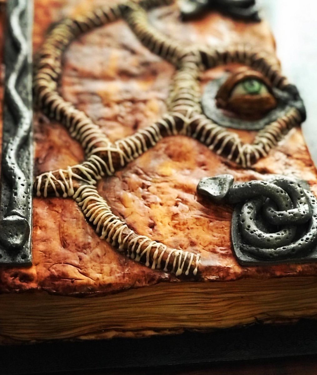 31Nights's tweet photo. BooOOoooOOOOoOOk. 👀

Cake by https://t.co/ZxKKx0yrIB. https://t.co/sJmrs5RE1k
