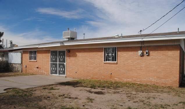 nicoledreamhome's tweet photo. Instant Cash Flow!! CAP RATE 13%, TENANT PAYS $1250 MONTHLY, YEAR LEASE, TENANT RESPONSIBLE FOR ALL UTILITIES AND REPAIRS. 

CASH, HARD MONEY, OR OWNER FINANCING WITH 20% DOWN!!

$111,000...Spacious brick 3 bedrooms 1.5 baths home located in El Paso TX. https://t.co/pXmX0FREyU
