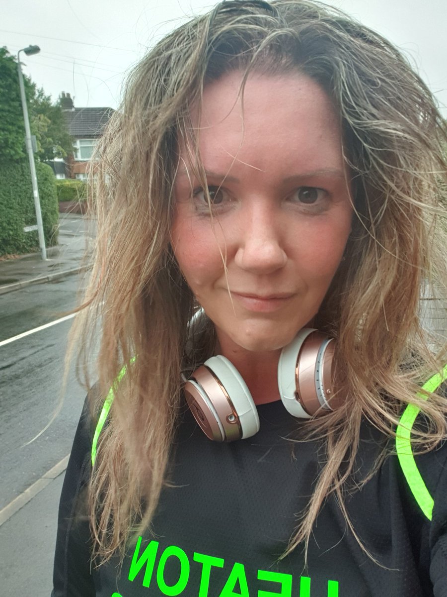 KelDFos81's tweet photo. You know you've worked your rocks off when you come out of a class looking like #worzelgummidge. 2 runs and a #hitclass complete. Now to fuel up for my late night spin session. #GNRsolo 35/40 #weightlosstransformation #weightloss #gym #runningnurse #fundraiser https://t.co/ZDuA9lBViC